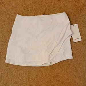 Lululemon Women's White Size 8 Asymmetrical Layered HR Tennis Skirt